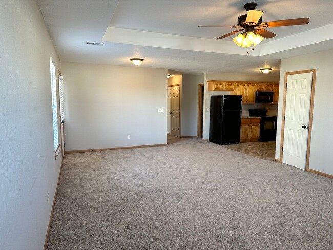 Building Photo - 3 Bed Single Level Duplex in Blue Springs;...