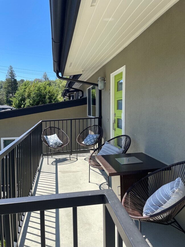 #2 Private Balcony and Entrance - 3616 Chestnut St