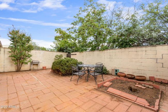 Building Photo - 1308 E Carmelita Dr