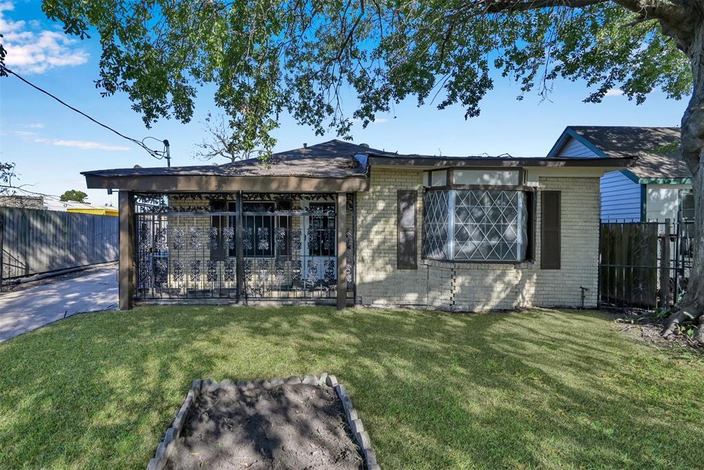 2517 Avenue of Oaks St, Houston, TX 77026 House for Rent in Houston, TX