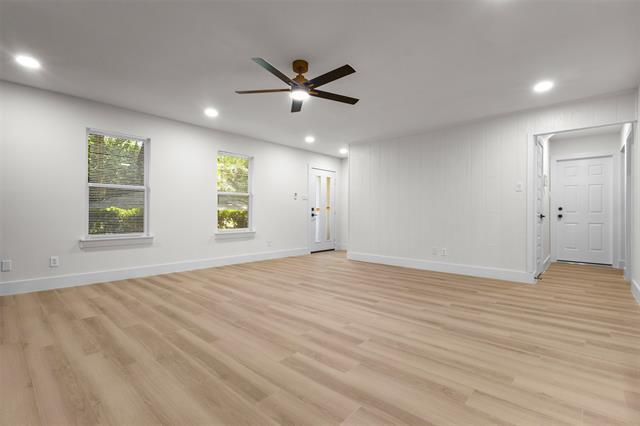 Foto del edificio - 235 Softwood Dr