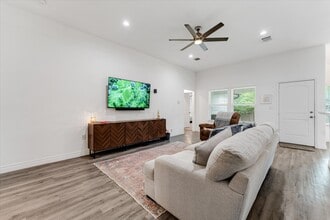 Building Photo - 14986 Indian Hill Trail