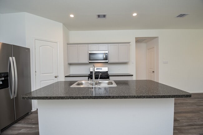 Building Photo - 5718 Sycamore Glen Dr