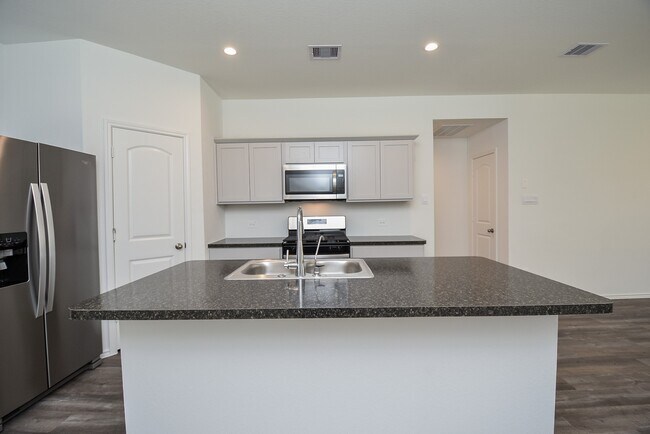 Foto del edificio - 5718 Sycamore Glen Dr