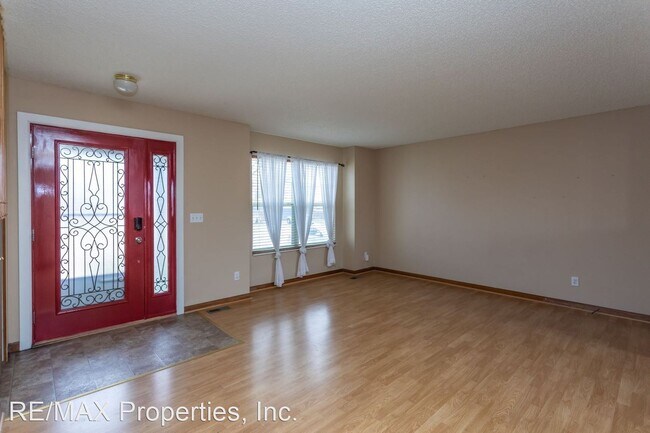 Building Photo - 5 br, 3.5 bath House - 1130 Pond Side Drive