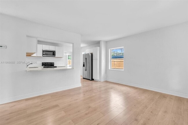 Foto del edificio - 841 NW 15th Terrace