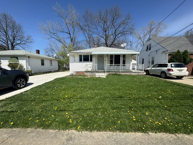 Building Photo - 16341 Home Ave