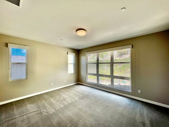 Foto del edificio - Beautiful Newly Built 3B/3BA w/ 2 Car Gara...