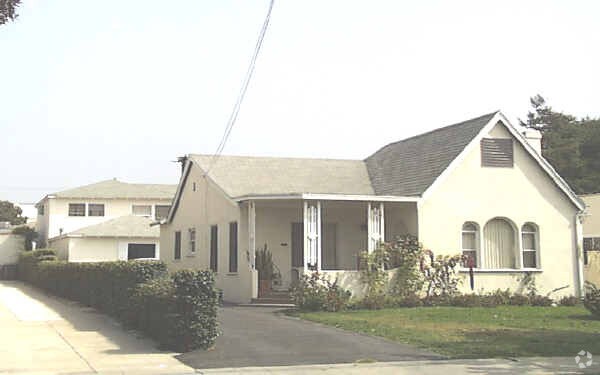 Building Photo - 1127-1131 E Acacia Ave