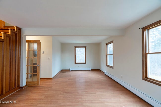 Building Photo - 4 Easy St