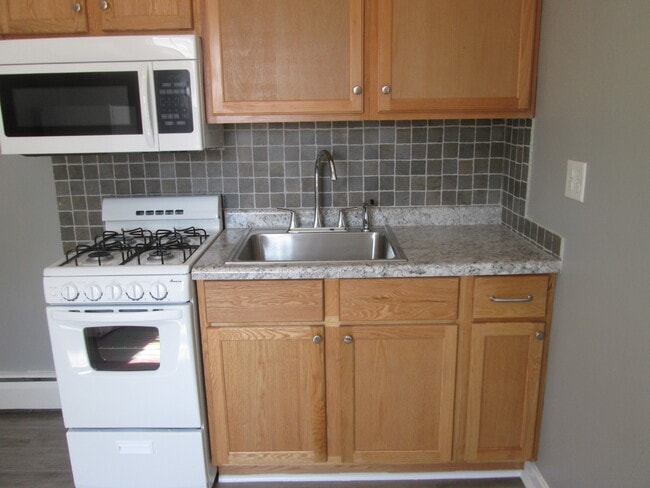 Brand new w/brand new upper cabinets - 501 N Sherman Ave