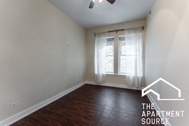 Foto del edificio - 4750 N Kenneth Ave