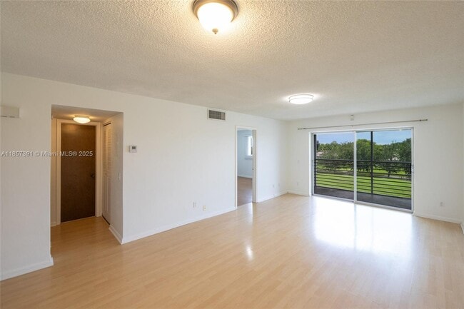 Foto del edificio - 2471 SW 82nd Ave