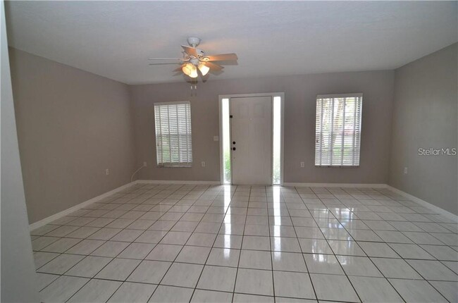 Building Photo - 106 S Primrose Dr
