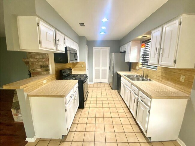 Building Photo - 3290 Hunters Glen Dr
