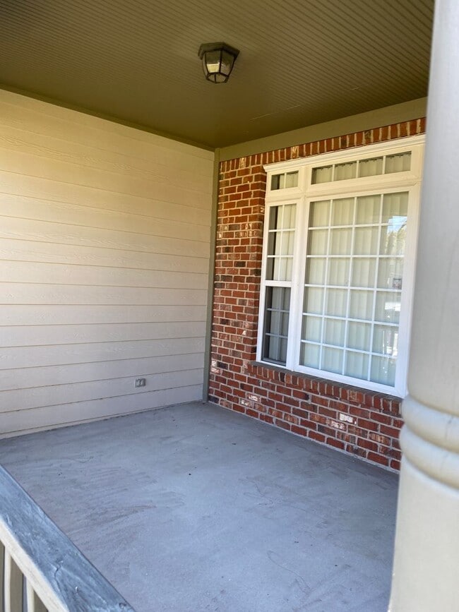 Building Photo - Very desirable neighborhood - The Woods at...
