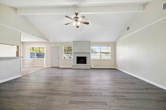Foto del edificio - 13746 Drakewood Dr