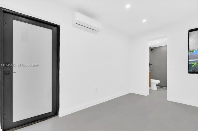 Foto del edificio - 3040 NW 93rd St