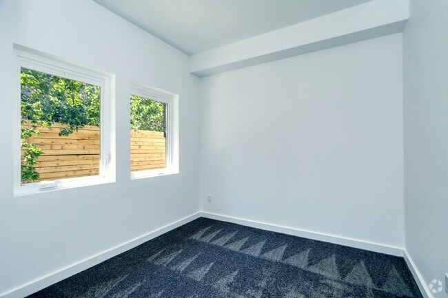 3BR, 2BA Townhome - 1,278 SF - Nyland Apartments