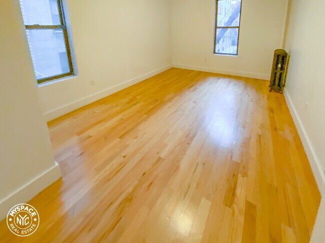 Building Photo - 2025 Regent Pl