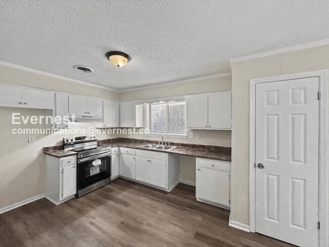 Building Photo - 3 Bed/2 Bath Home with Carport / Pet-Friendly / Available Now!