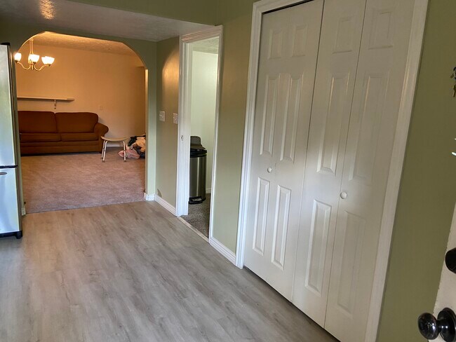 Building Photo - 1401 Ridge Line Dr