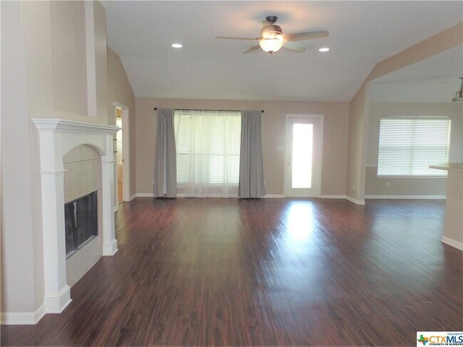 Building Photo - 205 Fieldstone