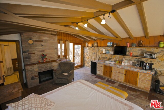 Foto del edificio - 2033 Corral Canyon Rd