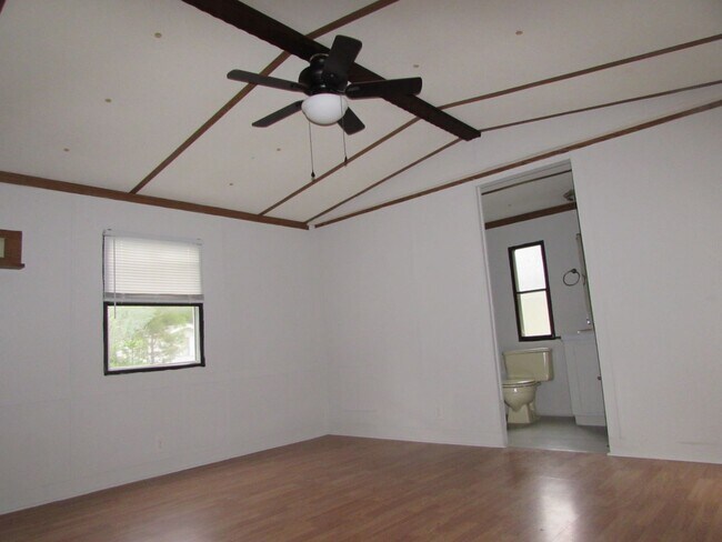 Foto del edificio - 3 Bed/2 Bath Singlewide Mobile Home - Larg...