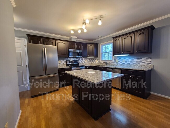Foto del edificio - 110 Topsail Ct