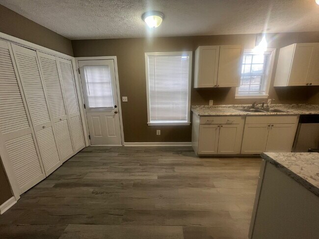 Foto del edificio - 630 Hugh Hunter Rd