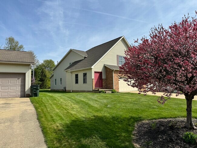 Foto del edificio - 5125 Echovale St NW