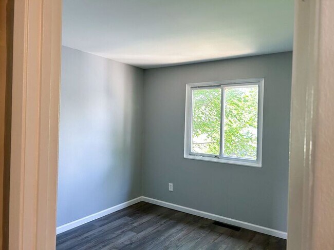 Building Photo - 1510 Omar Dr
