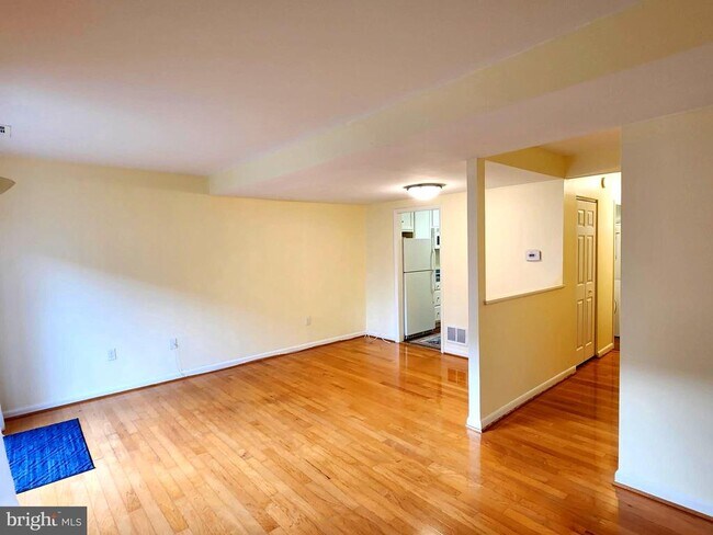 Building Photo - 431 Greenbrier Ct.