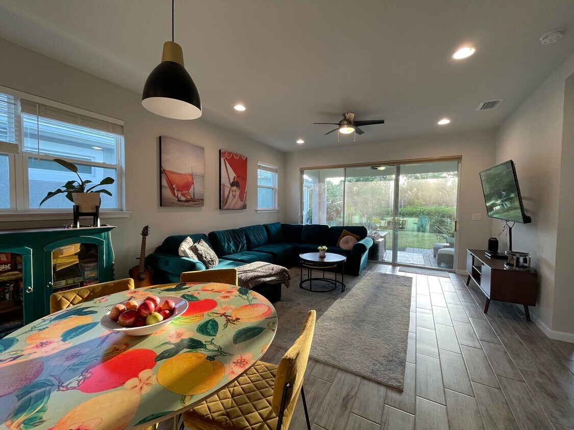 Foto principal - 8724 Rain Song Rd
