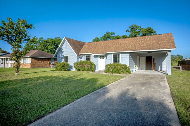 Foto del edificio - Charming 3-Bed, 1-Bath Home - Fully Remode...
