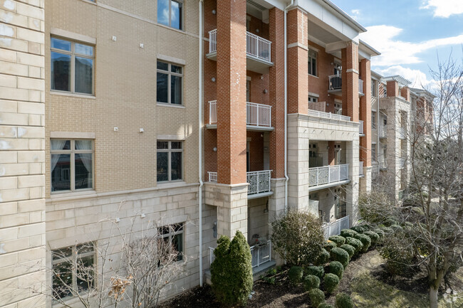 Building Photo - The Views at Hudson Pointe