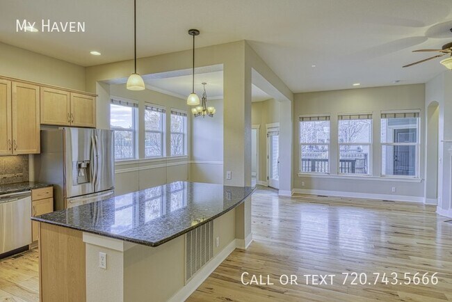 Foto del edificio - Large Single Family Home in Desirable Lowry