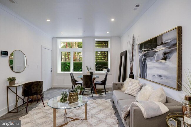 Foto del edificio - 2429 Ontario Rd NW