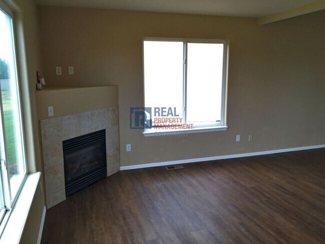 Building Photo - 2360 Sierra Springs Dr