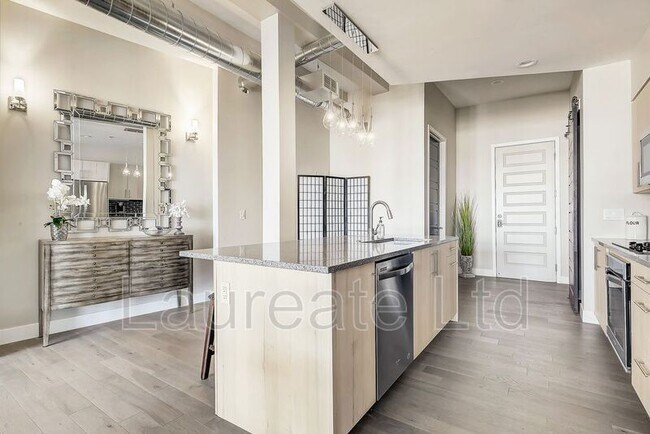Foto del edificio - 3198 Blake St
