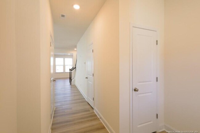 Building Photo - 39 Kingham Ln