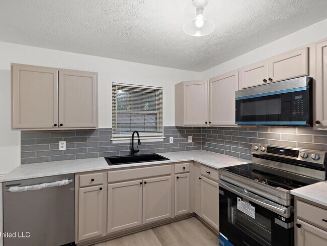 Building Photo - 18 Begonia Ct