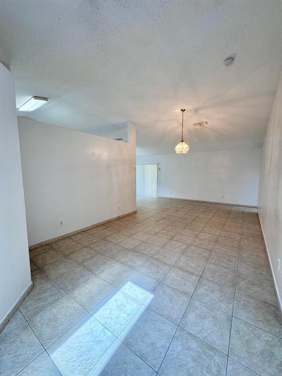 Building Photo - 147 S Roma Way