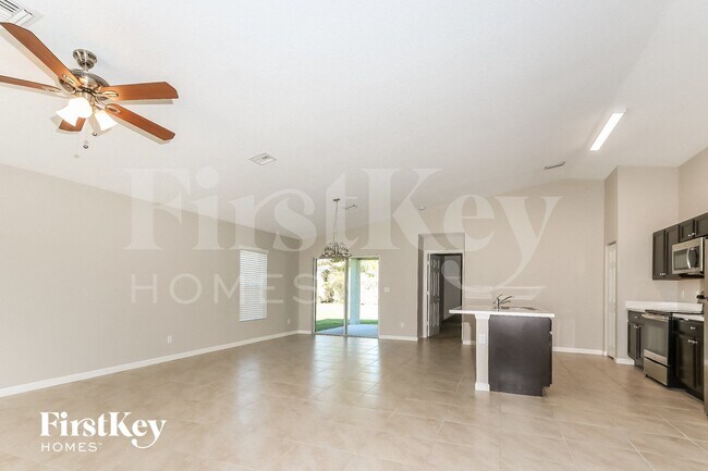 Foto del edificio - 1371 SW Sudder Ave