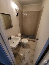Building Photo - 402 Eastwood Dr