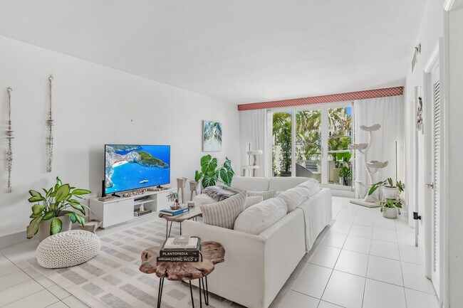 SALA DE ESTAR - 5001 Collins Ave