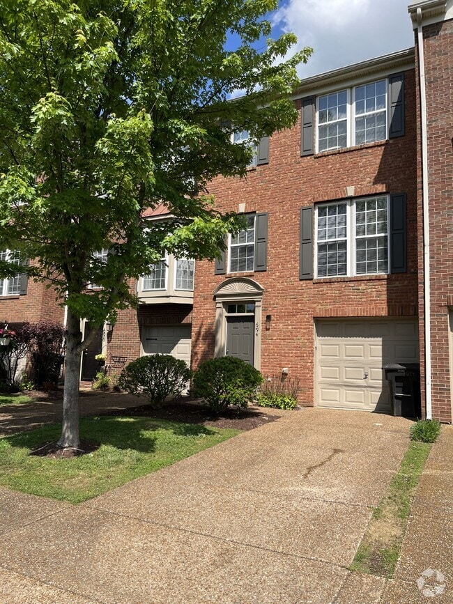 Building Photo - 694 Huffine Manor Cir