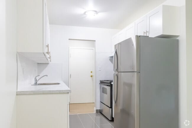 1BR, 1BA - 866SF - Kitchen - Bedford Oaks