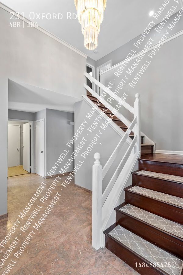 Foto del edificio - 4 beds, 2.5 baths 231 Oxford Rd West Chest...
